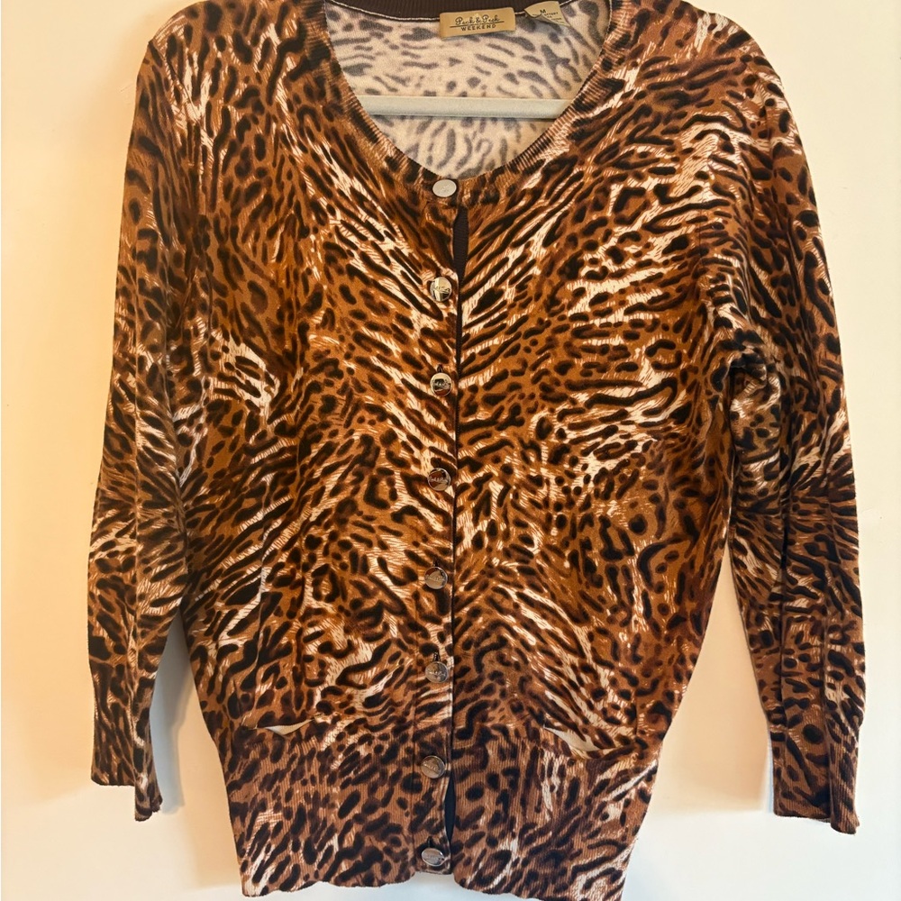 💜 3/$15. Peck & Peck weekend cardigan women’s medium, animal print